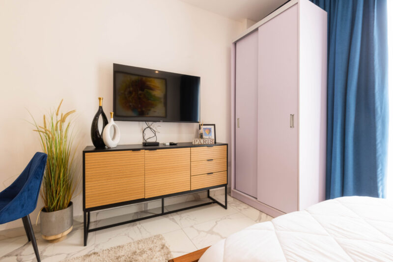 Studio Apartment - Image 2