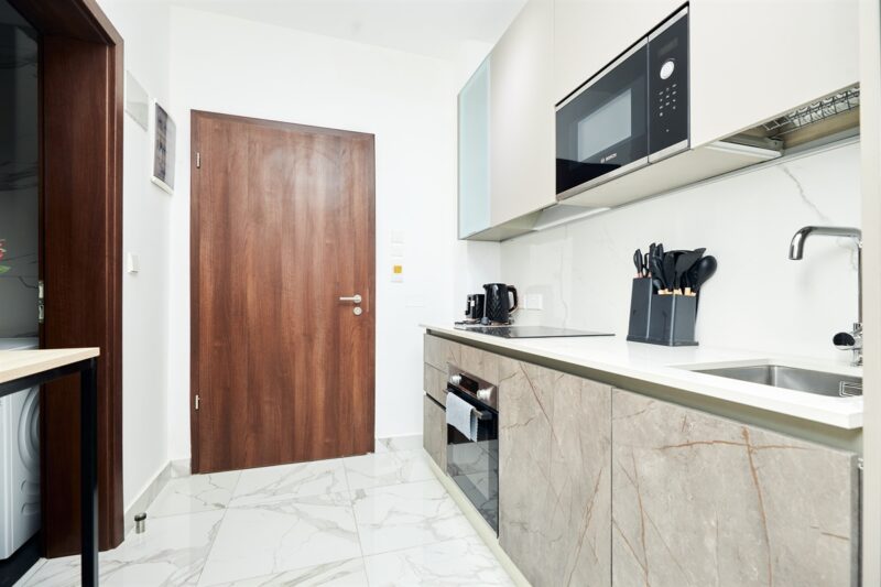 Studio Apartment - Image 10