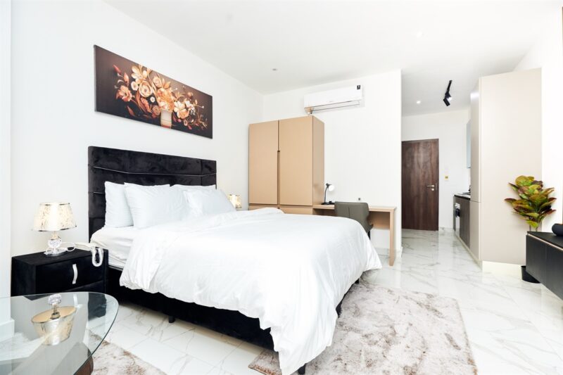 Studio Apartment - Image 9